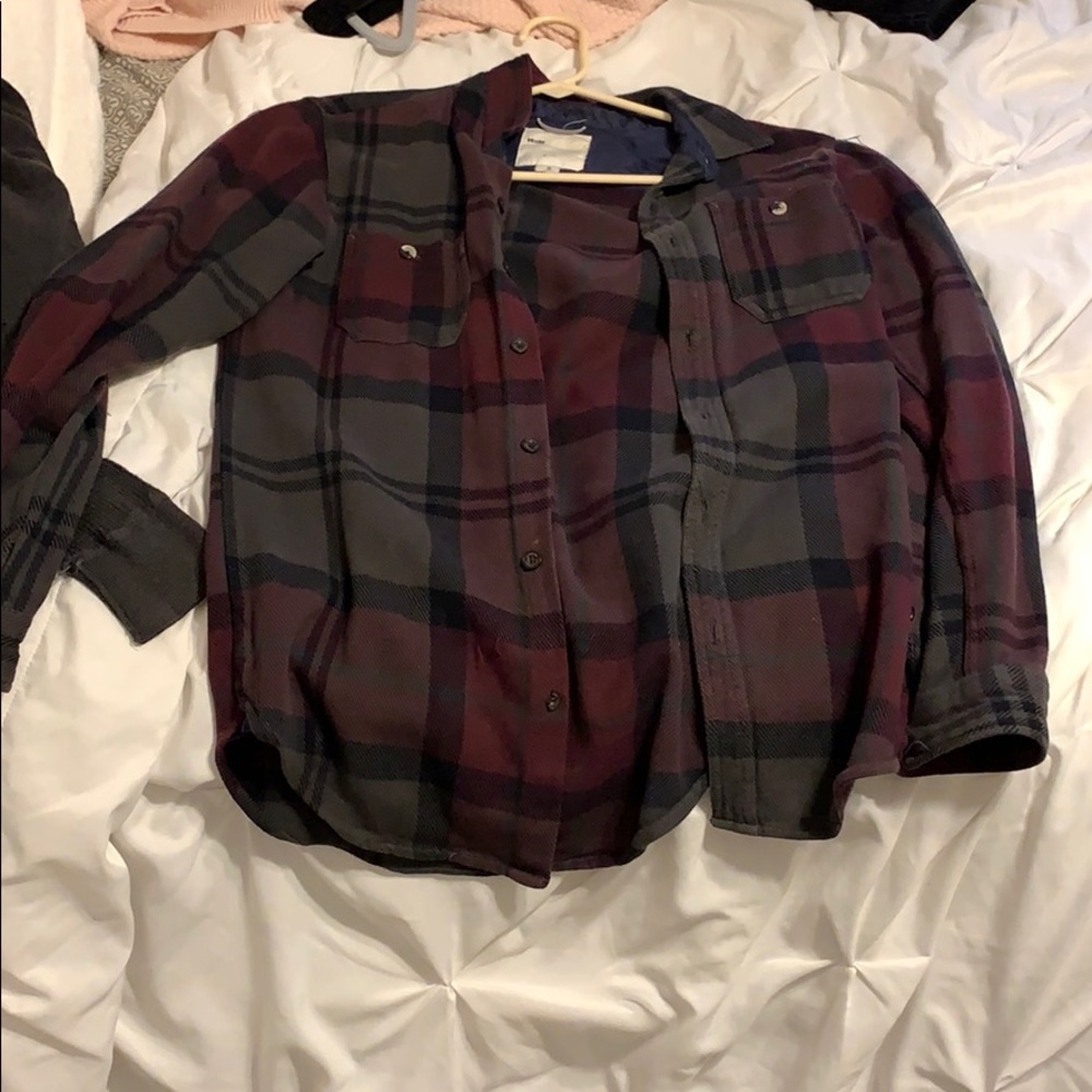 Red and gray flannel women or men’s 🤷🏼‍♀️